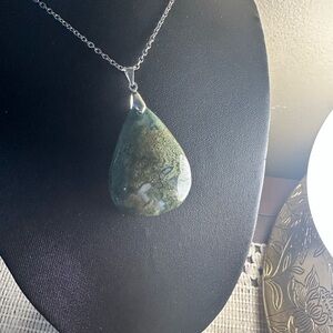 Elegant Green Pendant Necklace